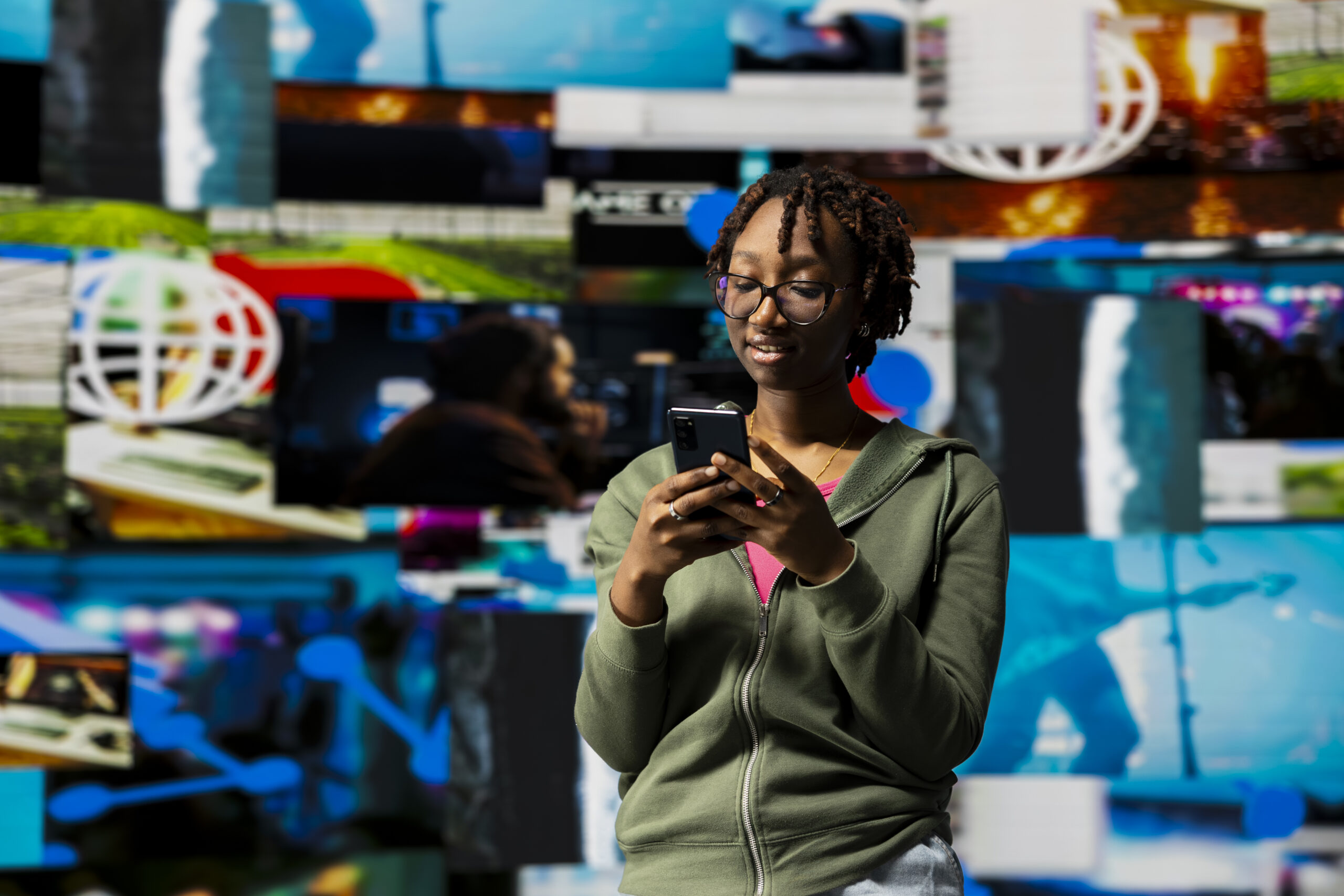 Créez des expériences mémorables. Accédez à une bibliothèque premium de jeux, vidéos, musiques et contenus éducatifs "Mobile First". Nos solutions d'agrégation s'adaptent aux usages locaux pour garantir une consommation récurrente